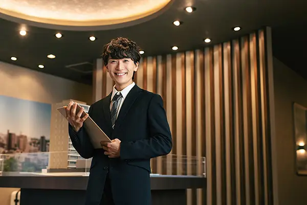 モデルルームの販売担当者
