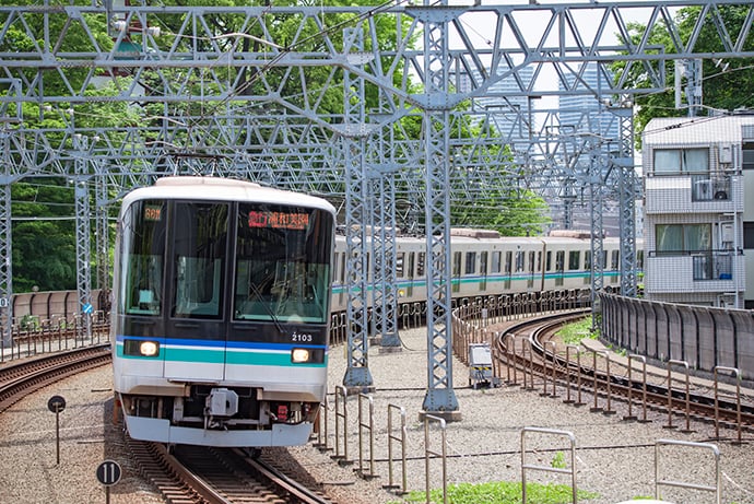 埼玉高速鉄道線2000系　電車が走っているところ
