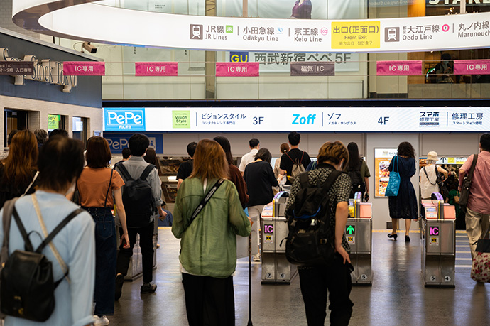 西武新宿駅の改札口