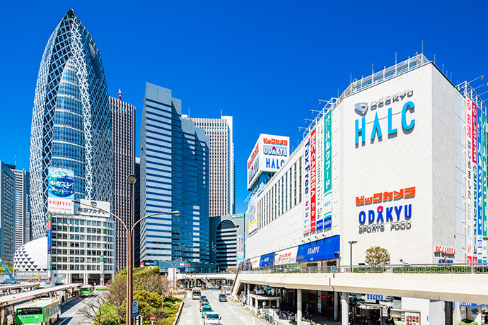 新宿駅　西口　駅前風景