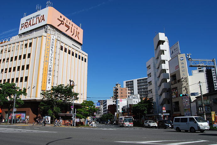 西新駅前の町並み