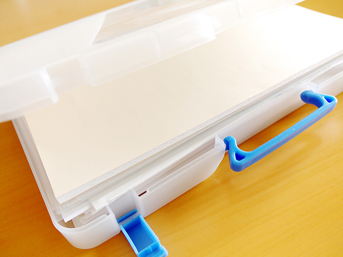 プラスチック書類ケース