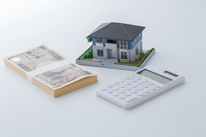 家の模型と計算機とお金