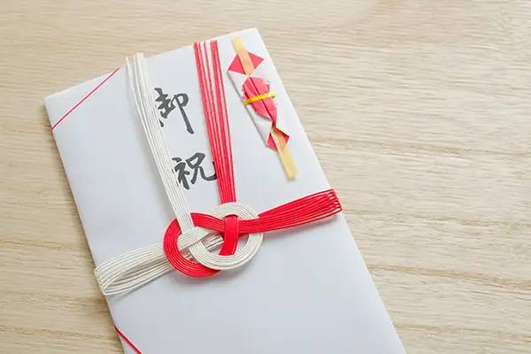 「御祝」と書かれた淡路結びの水引