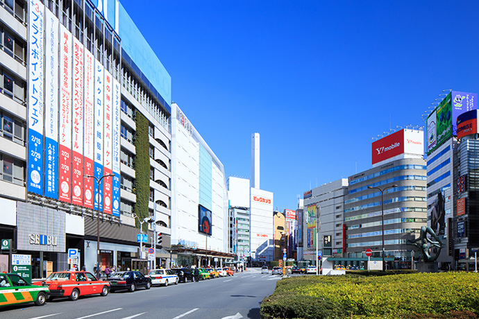 池袋駅の東口の風景