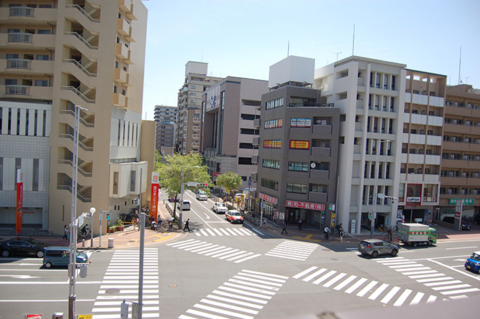 姪浜駅と西区役所前交差点