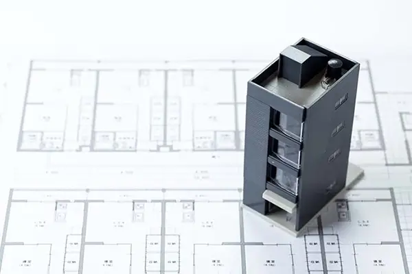 間取り図とマンションの模型