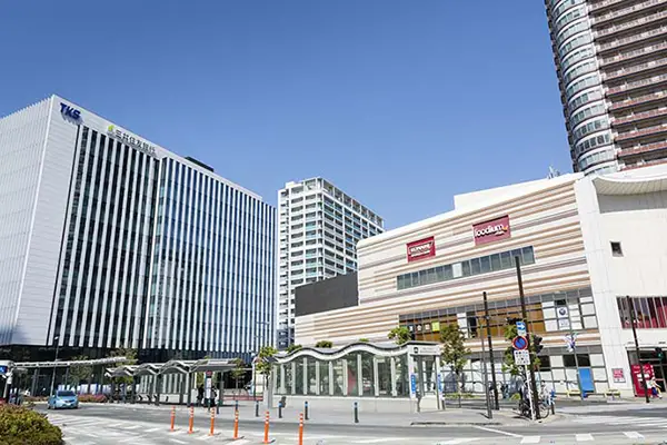 マンションとスーパー