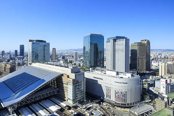 青空と大阪駅周辺
